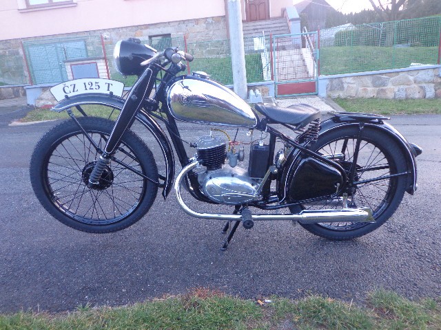 ČZ 125 T — foto 1