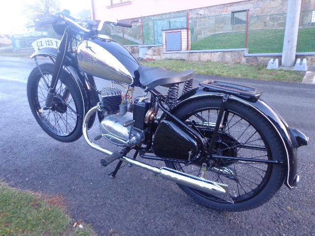 ČZ 125 T — foto 2