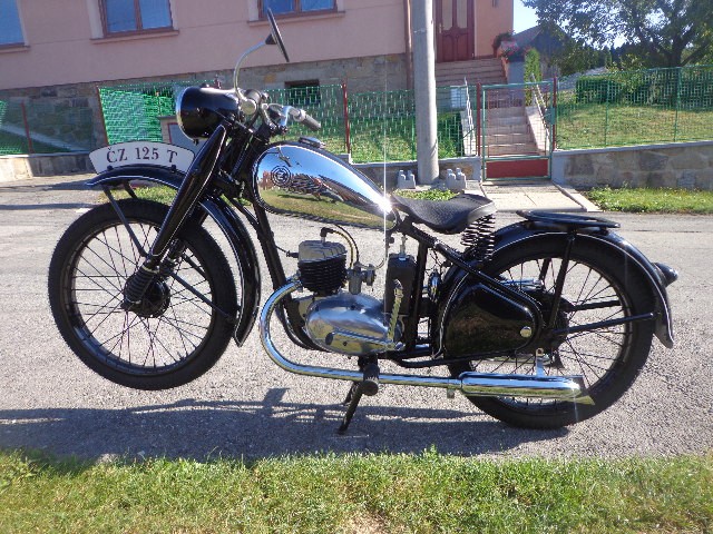 ČZ 125 T — foto 1