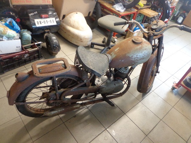 ČZ 125 T — foto 6