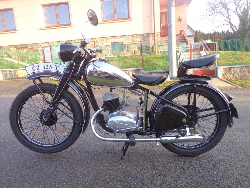 ČZ 125 T — foto 1