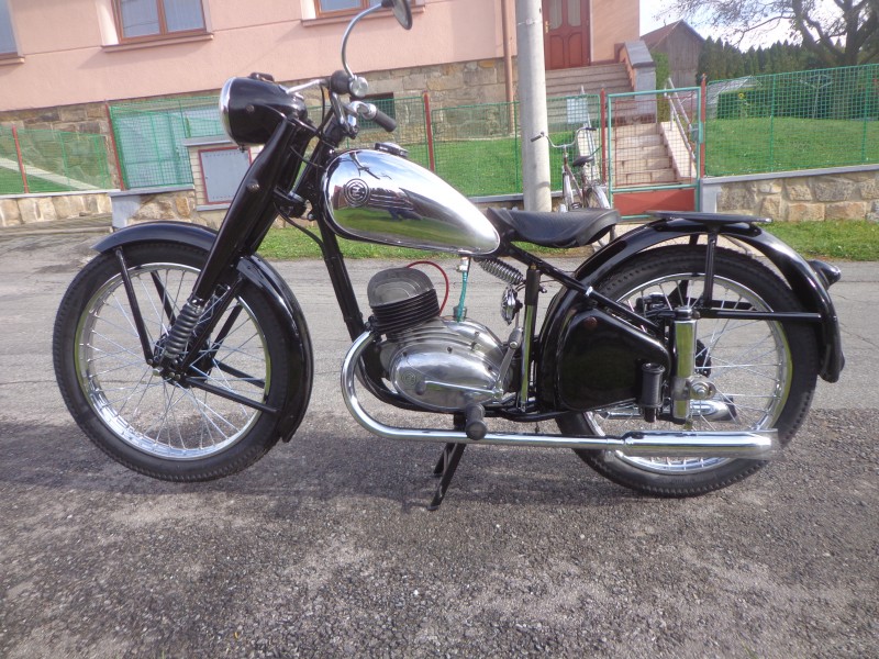ČZ 150 C — foto 1