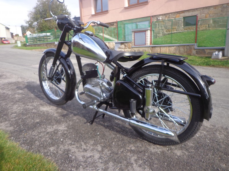 ČZ 150 C — foto 2