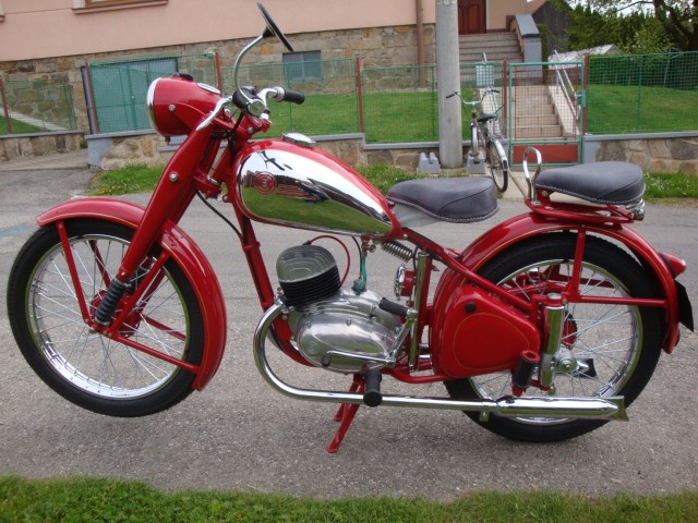 ČZ 150 C — foto 1
