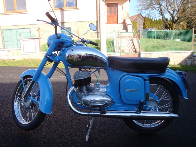 ČZ 175/470 — foto 1