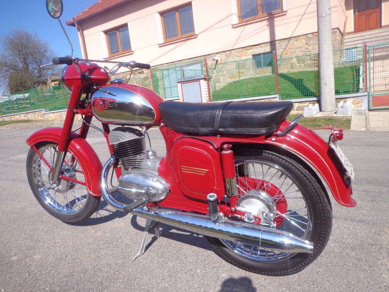 ČZ 250 Sport — foto 2