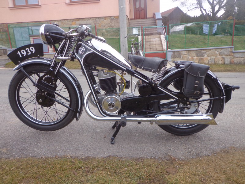 ČZ 250 Sport — foto 1