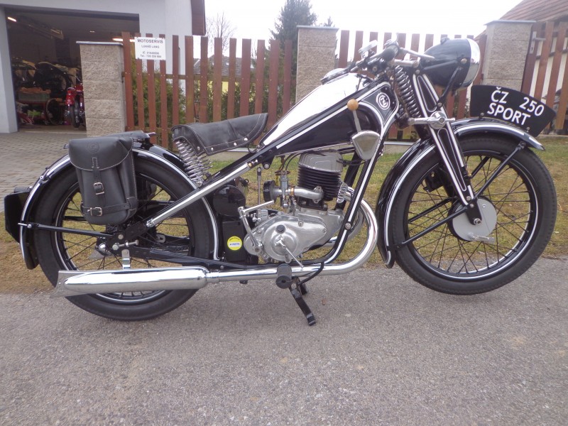 ČZ 250 Sport — foto 2