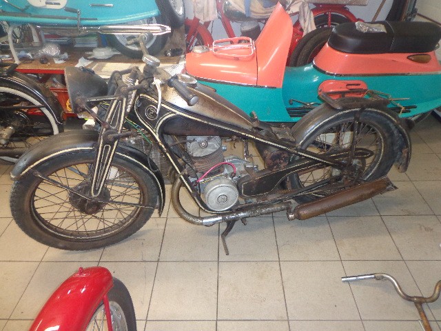 ČZ 250 Sport — foto 5