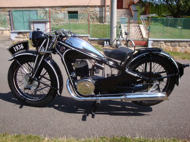 ČZ 250 Tourist — foto 1