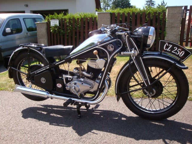 ČZ 250 Tourist — foto 5