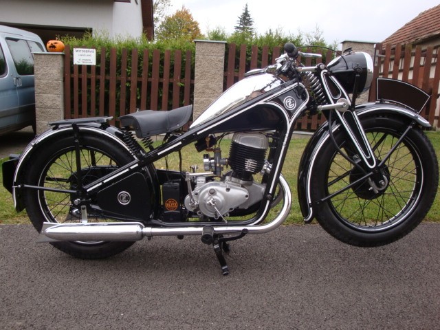 ČZ 350 Tourist — foto 2