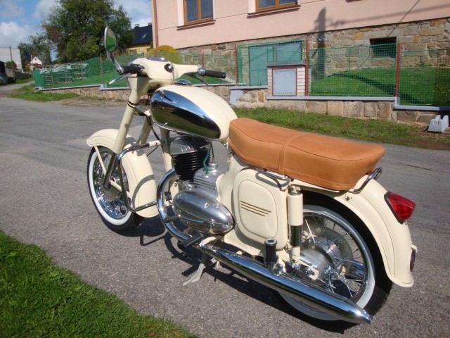 Jawa 250/559 — foto 2
