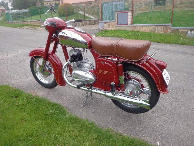 Jawa 250 Kývačka — foto 2