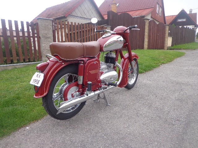 Jawa 250 Kývačka — foto 3