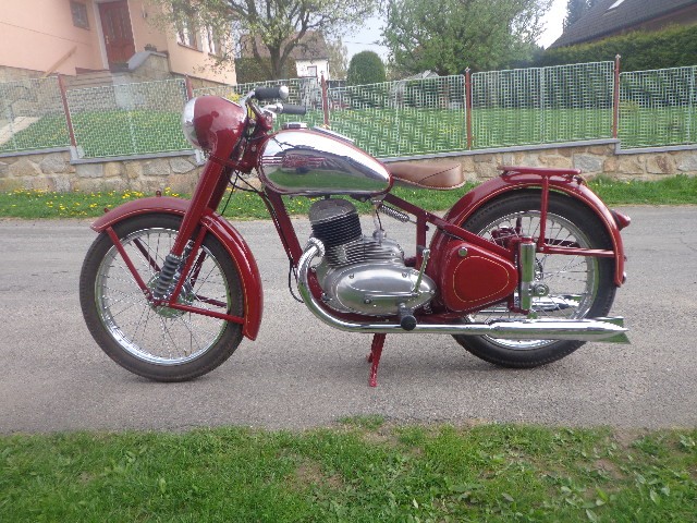 Jawa 250 Pérák