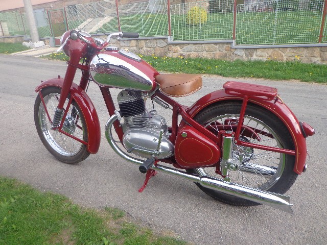 Jawa 250 Pérák — foto 2