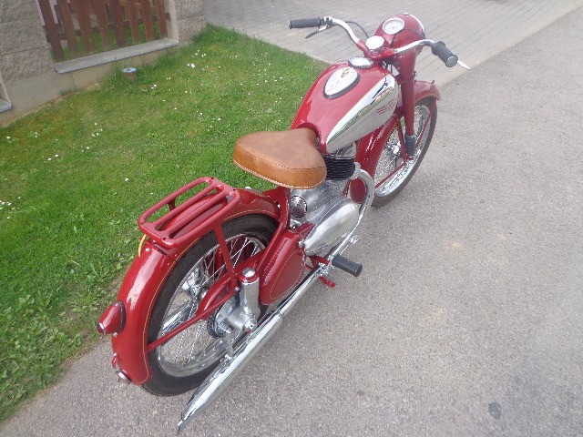 Jawa 250 Pérák — foto 3