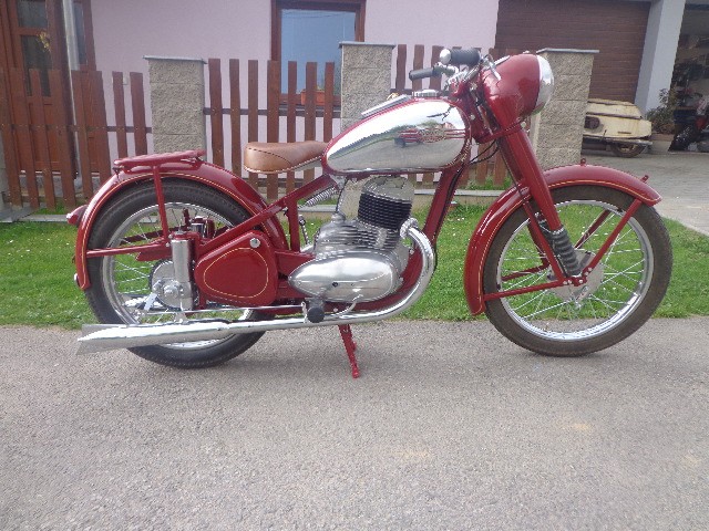 Jawa 250 Pérák — foto 4