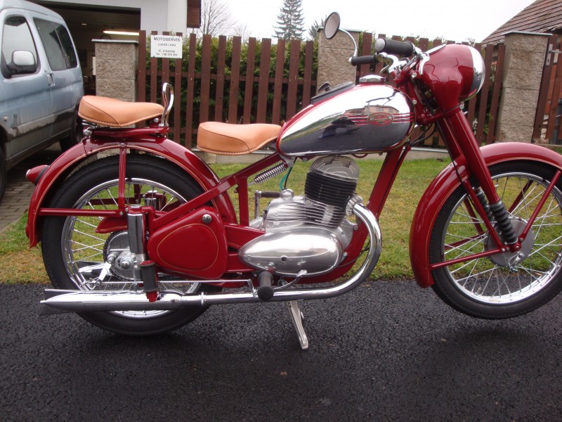 Jawa 250 Pérák — foto 3