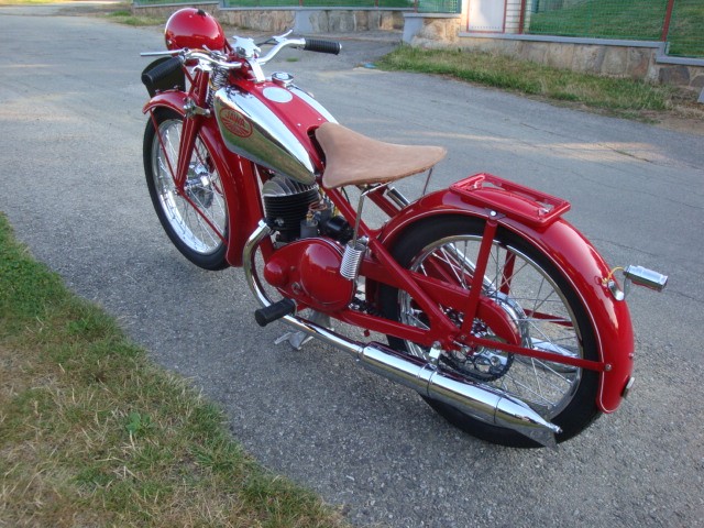 Jawa 250 Special — foto 2