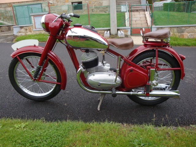 Jawa 350 Pérák